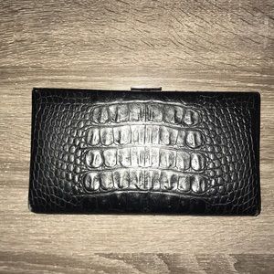 Black clutch